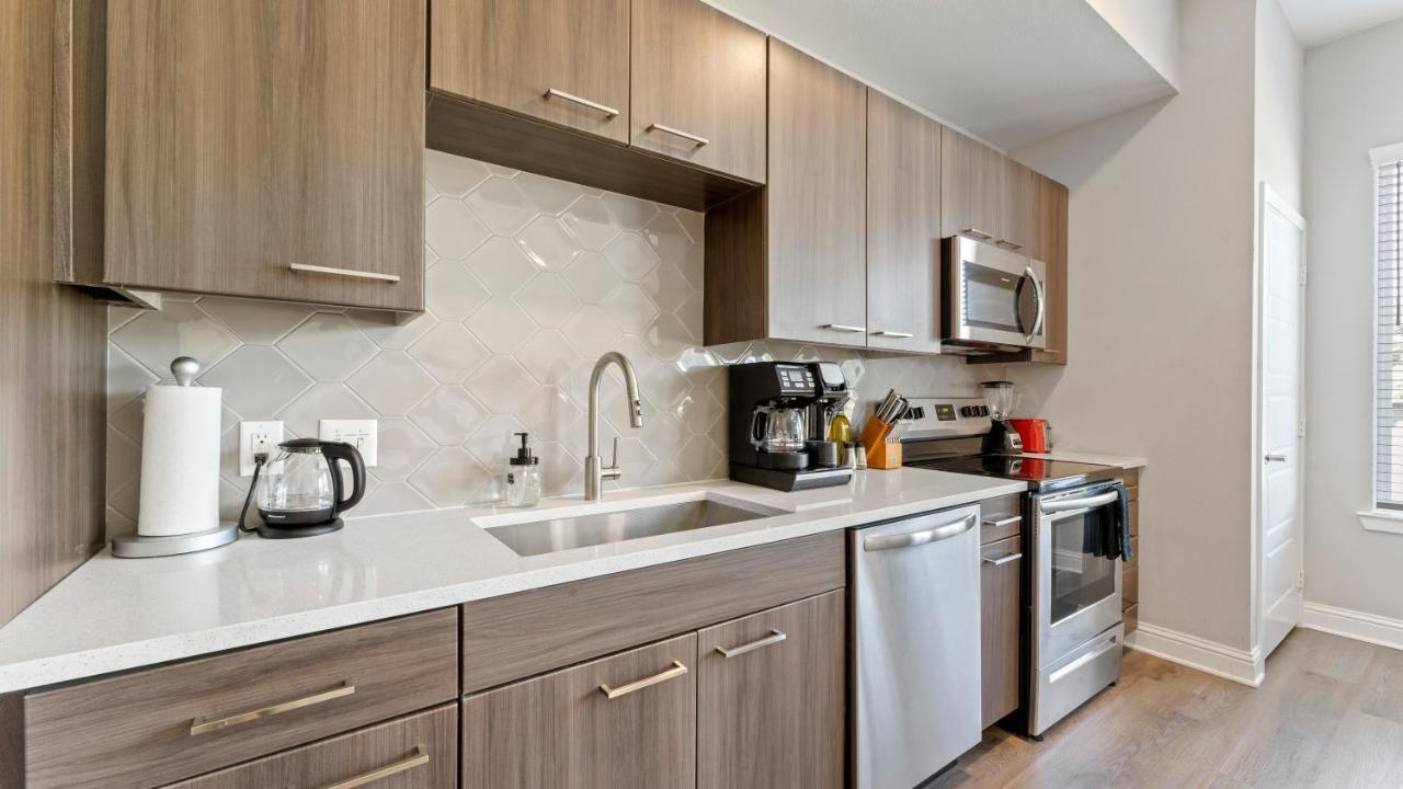 Upscale Modern Apts - Free Parking, Fast Wifi, Courtyard Apartment Austin Exterior photo