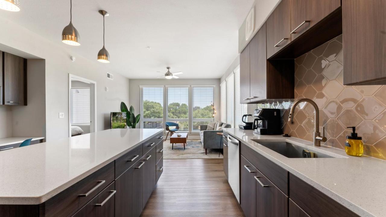 Upscale Modern Apts - Free Parking, Fast Wifi, Courtyard Apartment Austin Exterior photo